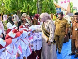 Pj Bunda PAUD Aceh Pantau Hari Pertama Masuk Sekolah di Aceh Besar