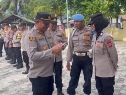 Kapolsek Krueng Barona Jaya Periksa HP Anggota Termasuk Milik Polwan