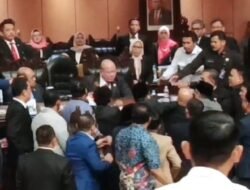 Rapat Paripurna DPD RI Nyaris Ricuh: Senator Maju Merebut Palu Sidang