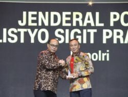 Berkomitmen Menghadirkan Polri Presisi, Kapolri Dapat Penghargaan