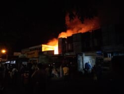 BREAKING NEWS: Sijago Merah Melahap Sebuah Bangunan di Lampaseh
