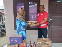 PMI Banda Aceh Salurkan Bantuan Masa Panik untuk Korban Kebakaran di Lampaseh
