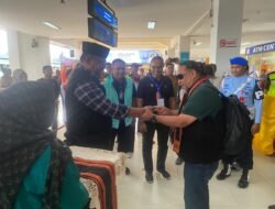 Pj Gubernur Aceh Sambut Tim PON Papua Pegunungan di Bandara SIM