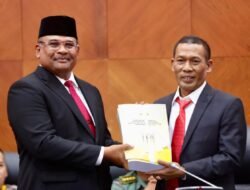 Pj Gubernur Safrizal Sampaikan Ranqan APBA Tahun Anggaran 2025 ke DPRA