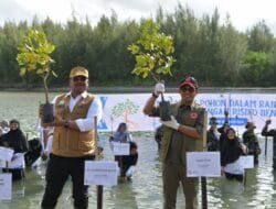 Sambut Bulan PRB, Pj Gubernur Aceh dan Kepala BNPB Tanam Mangrove