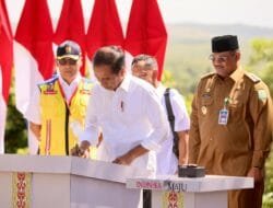 Pj Gubernur Aceh Dampingi Jokowi Resmikan Jalan dan Jembatan