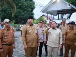 Pj Bupati Aceh Besar Dampingi Pj Gubernur Aceh Tinjau Tempat Pemungutan Suara