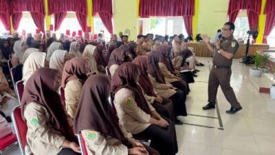 Jaksa Masuk Sekolah Ingatkan Siswa Bahaya Judi Online