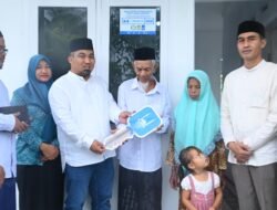 Pj Bupati Aceh Besar Serahkan Rumah Bantuan Islamic Relief untuk Dhuafa