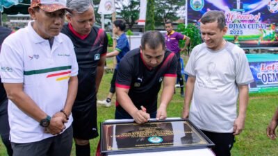 Pj Bupati Aceh Besar Resmikan Talud Lapangan Sepakbola