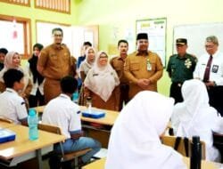 Kadisdik Aceh Dampingi Pj Gubernur Pantau Makan Bergizi di Sekolah