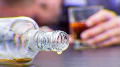 Keracunan Miras Oplosan, 100 Orang Lebih Tewas