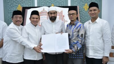 Gubernur Aceh Wajibkan ASN dan Masyarakat Shalat Fardhu Berjamaah