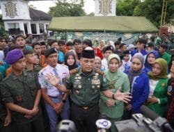 Pangdam IM Bersama Mahasiswa Turun ke Jalan Berbagi Takjil