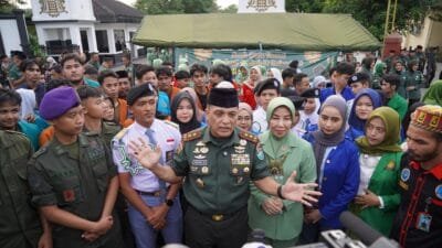 Pangdam IM Bersama Mahasiswa Turun ke Jalan Berbagi Takjil