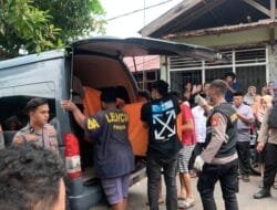Jasad Seorang Guru Ditemukan Membusuk di Dalam Rumah, Polisi Lakukan Olah TKP