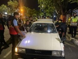 Polisi Temukan 10 Botol Miras dalam Razia Lalu Lintas di Banda Aceh