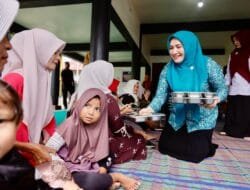 Ketua PKK Aceh Suapi Balita: Dukung Pemenuhan Gizi dan Lawan Stunting