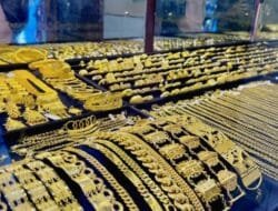 Harga Emas Turun Sedikit, Diprediksi Tembus 6 Juta Per Mayam