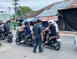 Satpol PP-WH Aceh Besar Tegur Pelanggar Syariat Islam di Jalan Raya