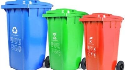 Sekolah Dihadiahkan Tong Sampah