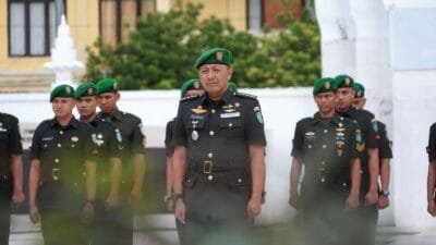 Kabintaljarahdam IM Pimpin Upacara Ziarah HUT ke-79 Bintal TNI AD di Taman Makam Pahlawan