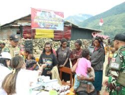 Satgas Yonif 112/DJ Gelar Pengobatan dan Bagi Makanan Bergizi Gratis di Puncak Jaya