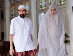 Mualem Salat Idul Adha di Masjid Raya Baiturrahman bersama Istri Tercinta Marlina Usman