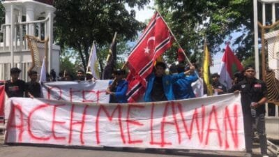 Sambil Kibarkan Bendera Bintang Bulan, Mahasiswa GAM Tuntut Kembalikan Pulau Milik Aceh
