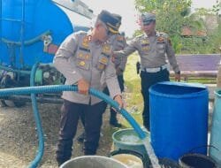 Pengabdian Jelang Hari Bhayangkara, Polres Aceh Utara Salurkan Air Bersih untuk Warga Pesisir
