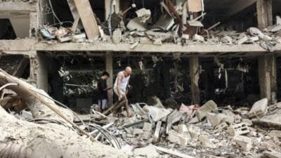 Keluar dari Tempat Persembunyian, Warga Israel Disambut Hujan Rudal