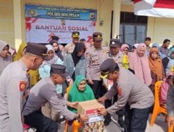 Kapolres Bener Meriah Serahkan Bantuan Sosial untuk Masyarakat Kurang Mampu
