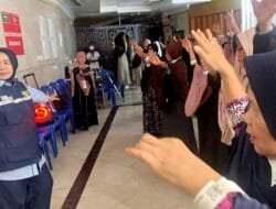 Jamaah Haji Lansia Indonesia Diajak Senam Tiga Hari Sekali untuk Jaga Kebugaran