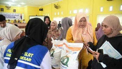 Pemkab Aceh Besar Salurkan Bantuan Beras
