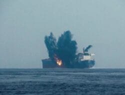 Houthi Yaman Hancurkan Kapal Pendukung Israel yang Melintas di Laut Merah