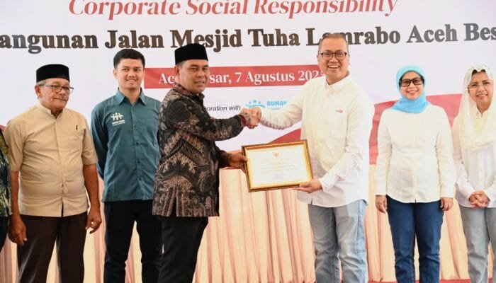 Syeh Muharram Resmikan Pembangunan Jalan Mesjid Tuha Lamrabo Aceh Besar