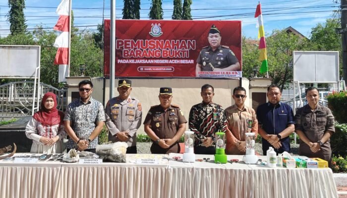 Kejari Aceh Besar Musnahkan Barang Bukti dari Berbagai Perkara Pidana