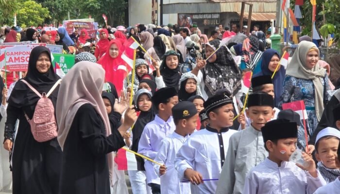 Ribuan Pelajar Meriahkan Karnaval HUT ke-80 RI di Darul Kamal