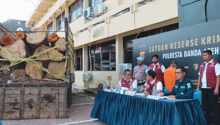 Truk Pengangkut Kayu Ilegal di Aceh Besar Dihentikan Polresta Banda Aceh