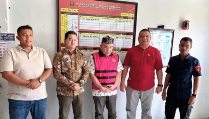 Korupsi Pengadaan Wastafel, Rachmat Fitri Digiring ke Balik Jeruji dengan Rompi Pink dan Tangan Diborgol