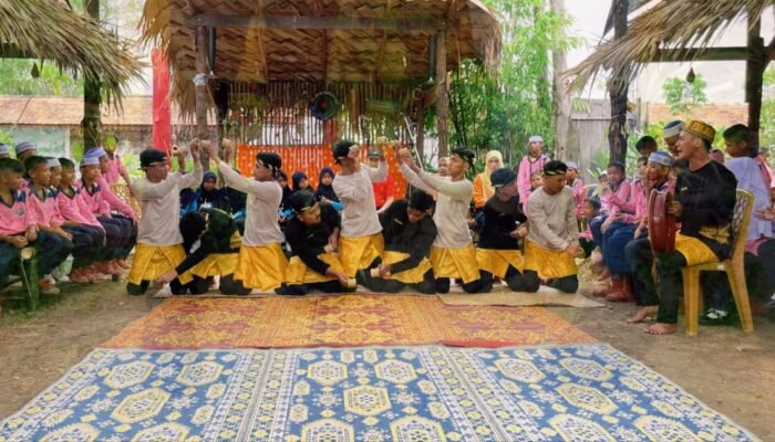 Mahasiswa Aceh Perkenalkan Tarian Likok Pulo di Thailand