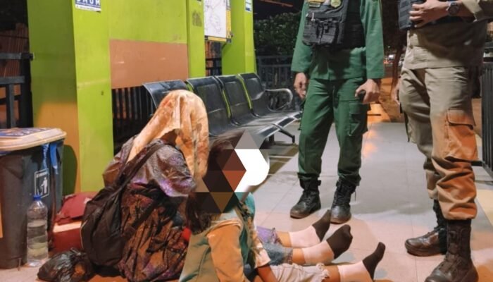 Seorang Ibu dan Anak Asal Aceh Jaya Terlantar di Kota Banda Aceh