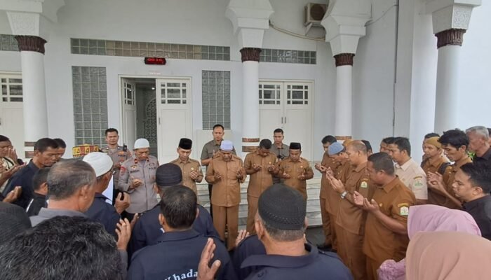 Kapolda Aceh Bersama Pengurus Masjid Raya Doakan Aksi Hari Ini Berjalan Damai dan Lancar