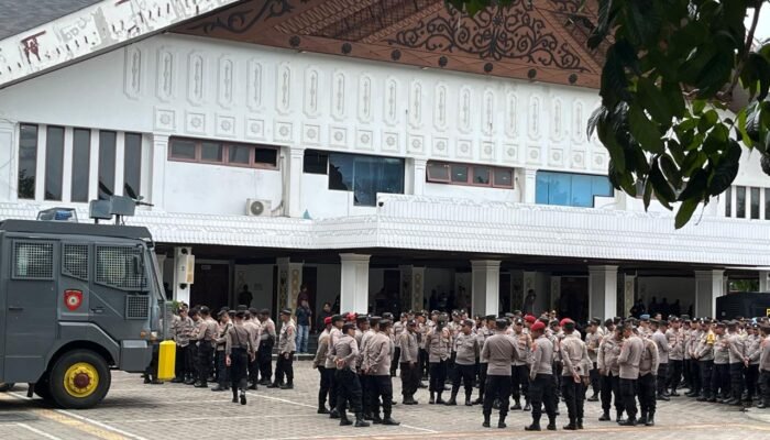 Massa Demo di Depan DPRA Mulai Berdatangan