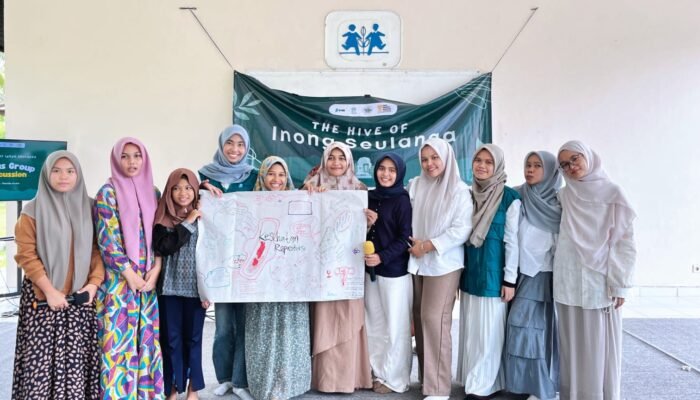Remaja Putri Belajar Kesehatan Reproduksi dan Membuat Pembalut Ramah Lingkungan