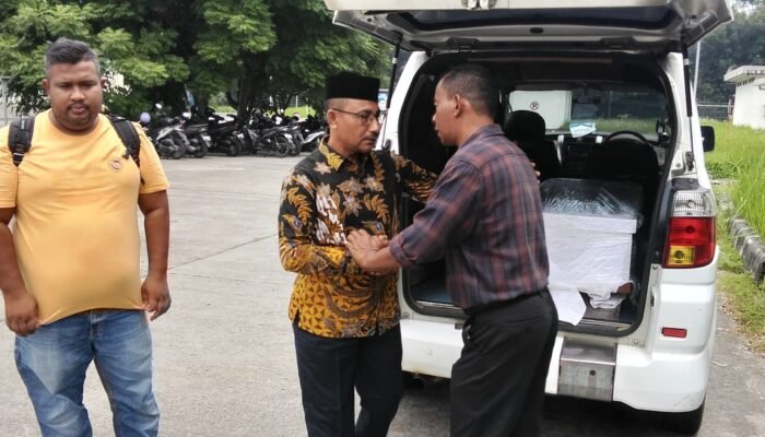 Haji Uma Sambut Kedatangan Jenazah PMI Aceh Utara di Bandara Kuala Namu