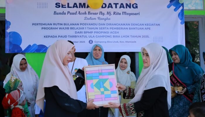 Bunda PAUD Aceh Besar Serahkan Bantuan Alat Belajar Edukatif di Montasik