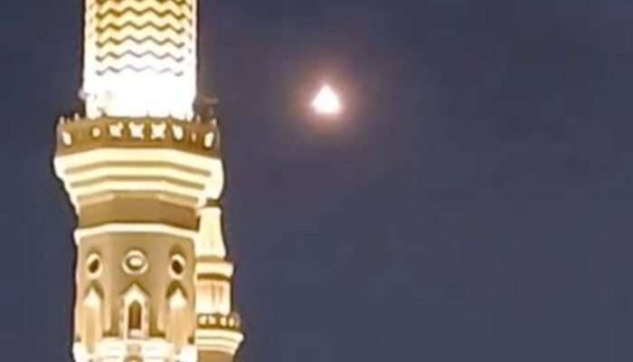 Heboh! Terjadi Ledakan Keras di Udara Dekat Masjid Nabawi, Terlihat Benda Mirip Rudal