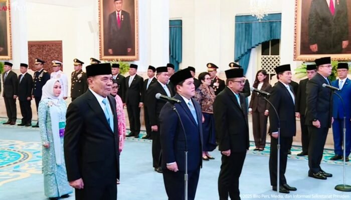 Prabowo Lantik 11 Pejabat Kementerian: Djamari Chaniago Menko Polkam, Erick Thohir Menpora