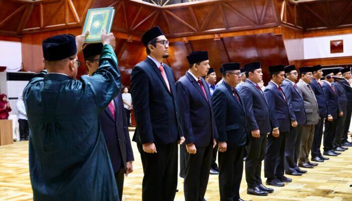 Mualem Lantik Sejumlah Pejabat Eselon II, Ingatkan Percepatan Serapan Anggaran dan Pelayanan Publik